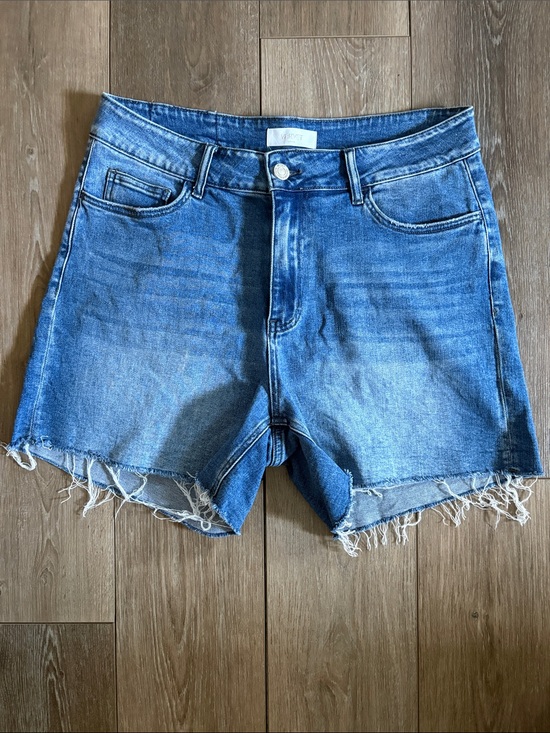 Vervet Pants - Women's High-Rise Frayed Hem Denim Shorts - Blue